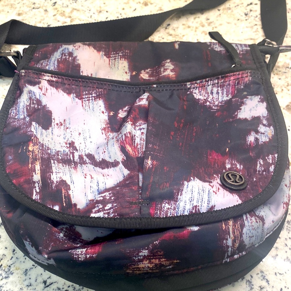 Lululemon crossbody.  Perfect condition!